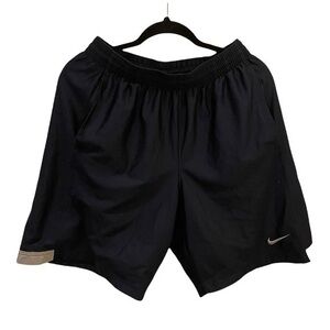 Nike Basketball Navy Shorts Men Medium 
Condition 8/10 no flaws